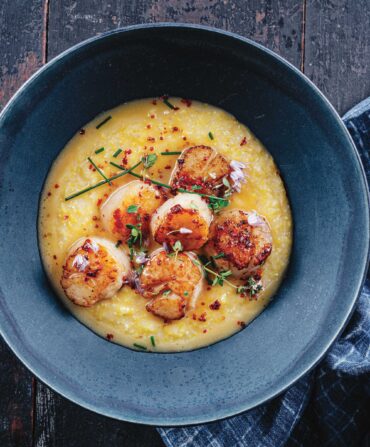 Seared scallops in a bowl