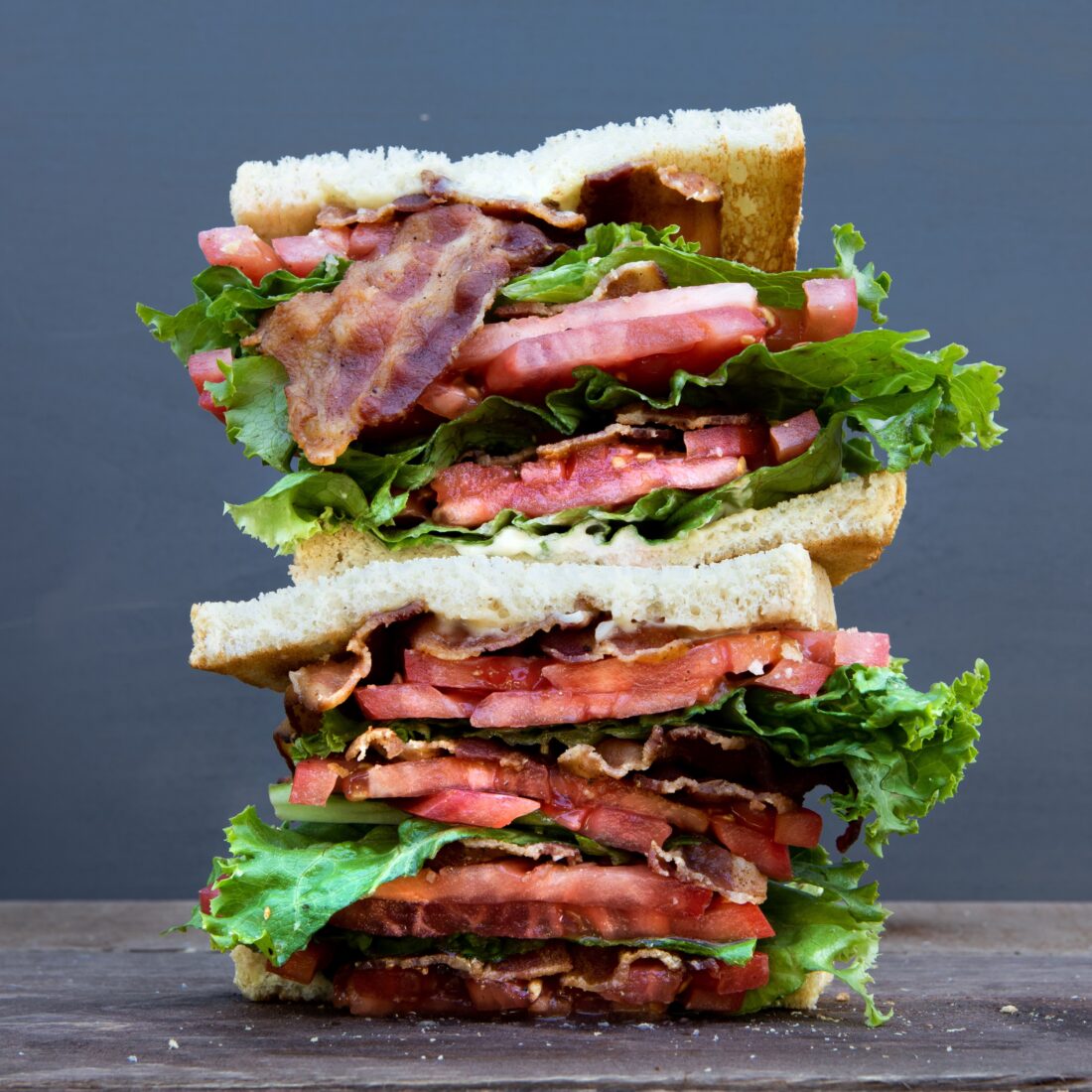 a blt sandwich